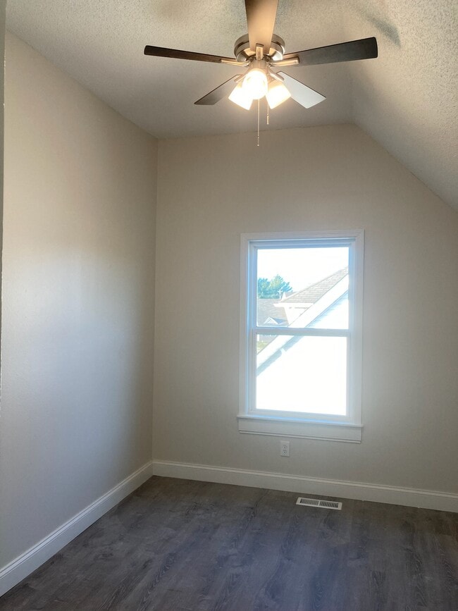 Building Photo - 6 Ram Ct