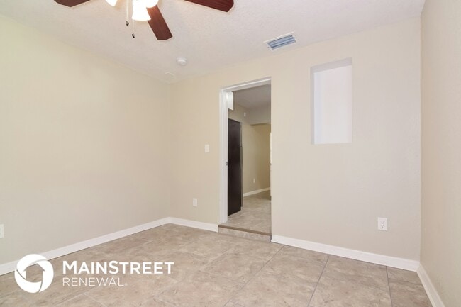 Building Photo - 3409 W Paxton Ave