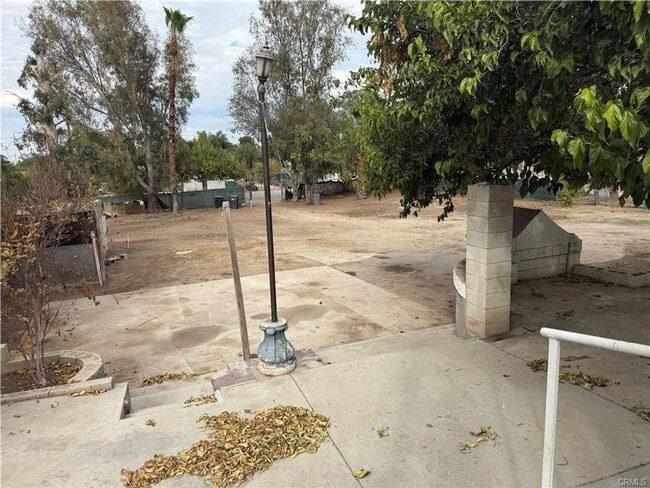 Building Photo - Nice 3 Bedroom home in a huge lot!