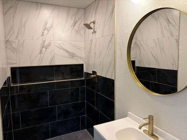 Building Photo - 272 Echo Ln