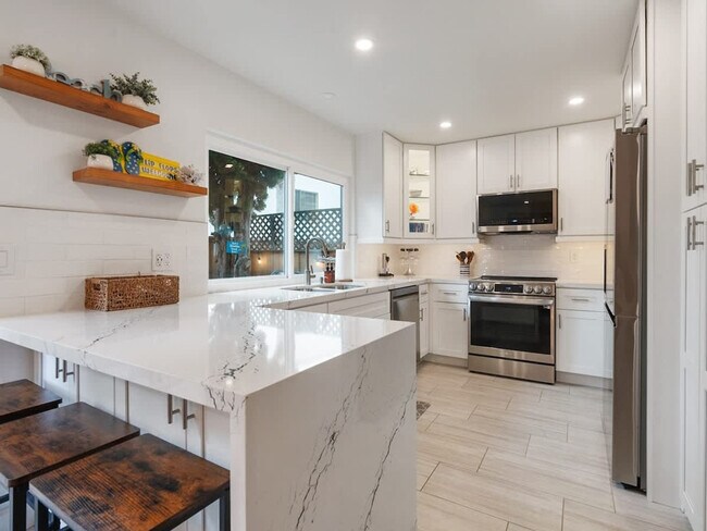 Building Photo - 750 S Sierra Ave