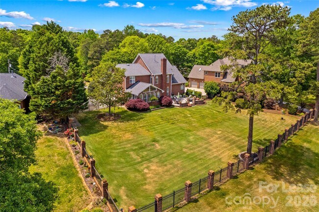 Building Photo - 806 Pine Forest Rd
