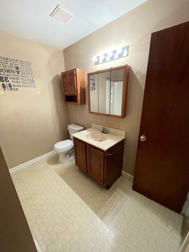 Building Photo - 75 Cacoosing Avenue, Unit A