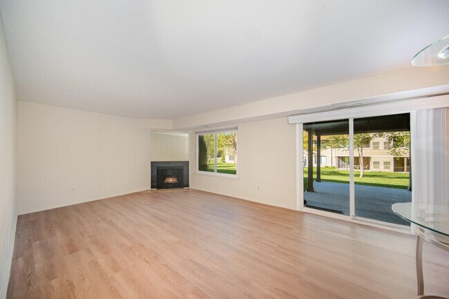 Building Photo - 275 Briarcrest Dr