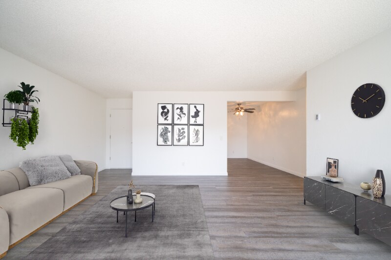 Primary Photo - 800 E Bobier Dr