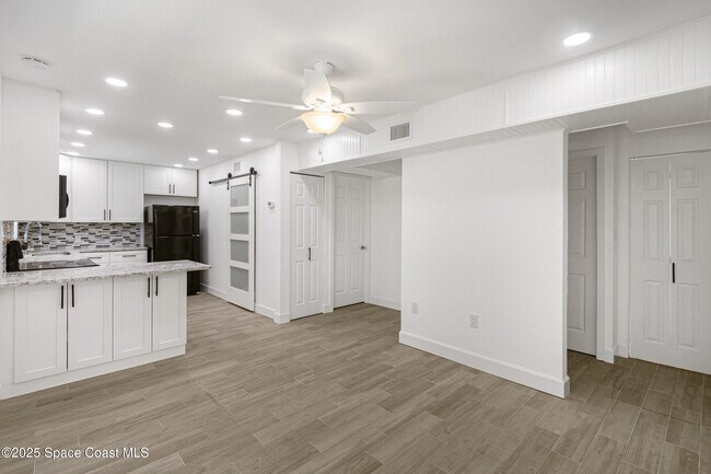 Building Photo - 2364 Pineapple Ave
