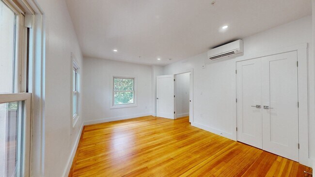 Building Photo - 21 Regent Cir