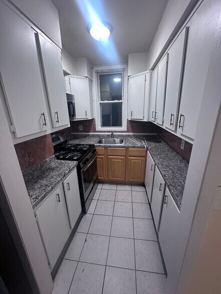 Building Photo - 95 E Clifton Ave