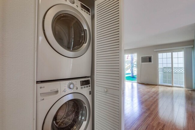 Building Photo - 2 Bedroom Condo For Rent - El Cajon