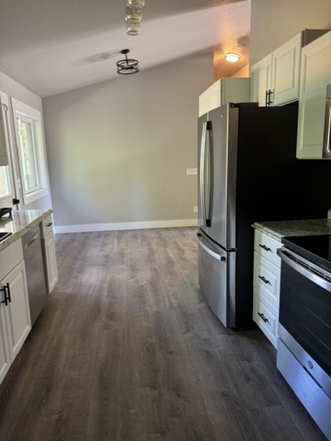 Building Photo - Well-Maintained 3-bedroom, 2-bath home with a 2-car garage
