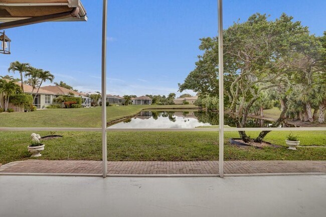 Building Photo - 16658 La Mesa Dr