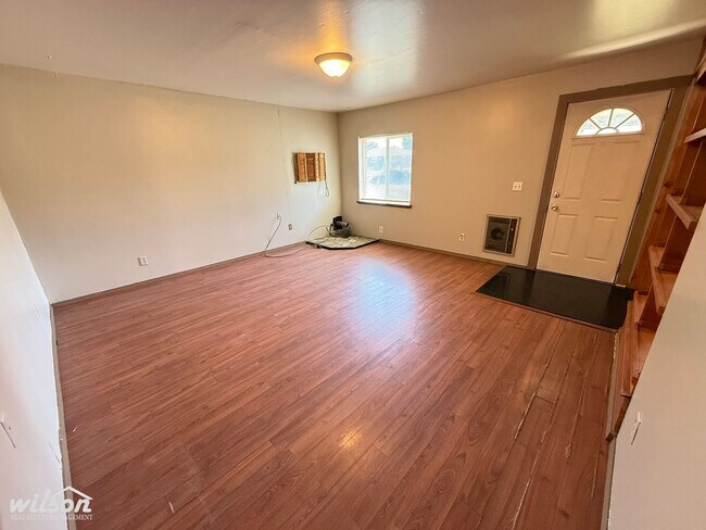 Building Photo - Large 3bd/1.5ba House in Selah, WA with a ...