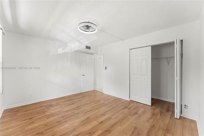 Building Photo - 4301 Martinique Cir