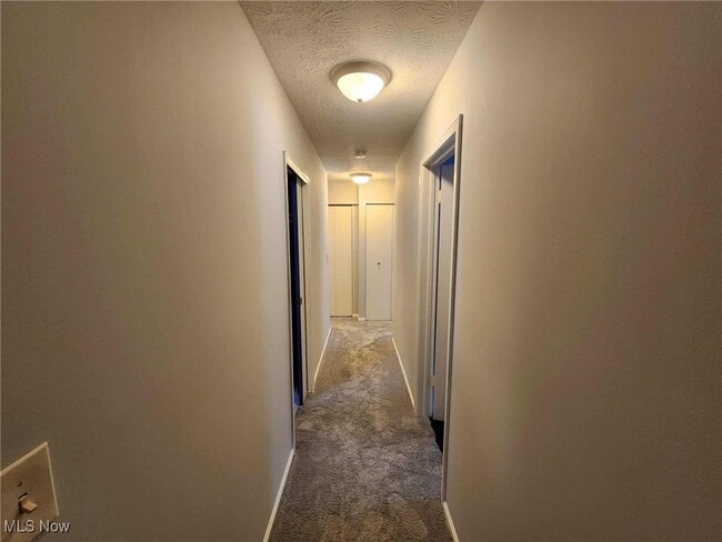 Building Photo - 6960 Carriage Hill Dr