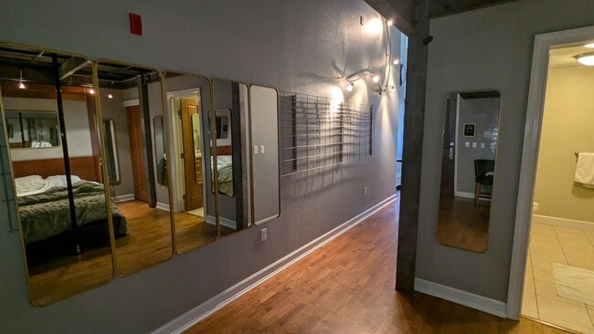 Building Photo - FANTASTIC LUXURY CONDO IN BALLPARK NEXT TO COORS FIELD!  FULLY-FURNISHED!