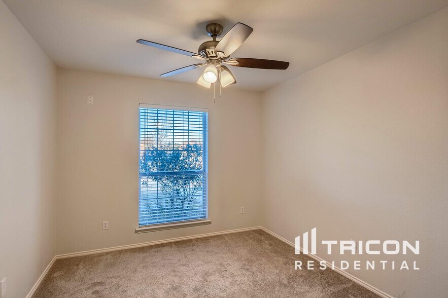 Building Photo - 1140 High Point Dr