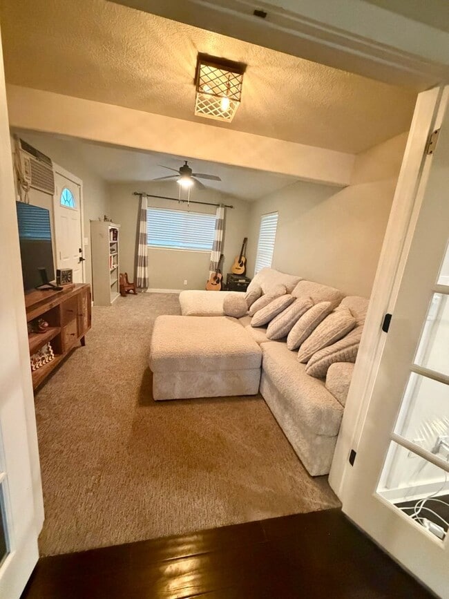 Building Photo - Gorgeous 4 Bedroom Home!!