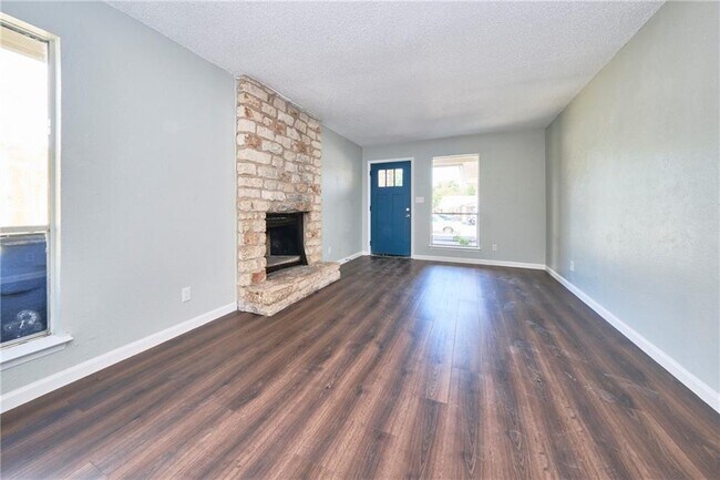 Building Photo - 902 Fieldwood Dr