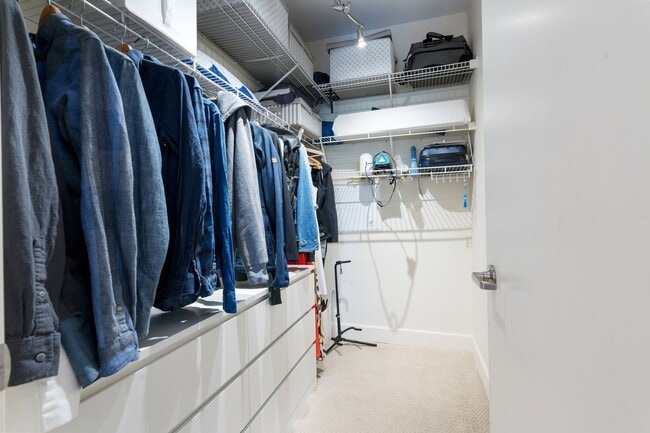 Building Photo - 2 Bed, 2 Bath Bright & Modern Condo in the Pearl District - Now Available!