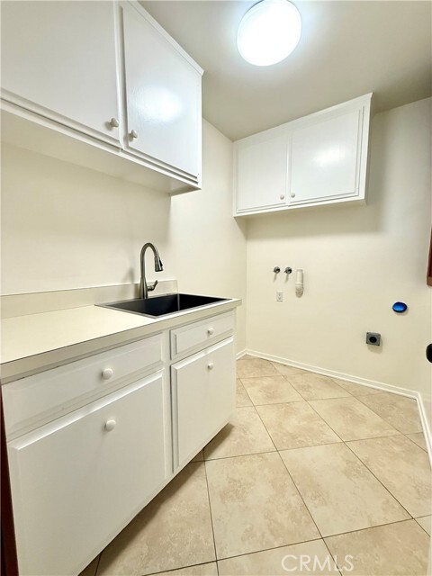 Building Photo - 880 N Gainsborough Dr