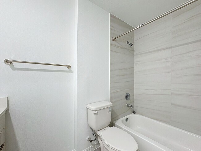 Building Photo - Townhouse For Lease in Saint Cloud