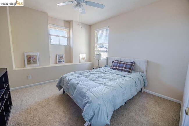Building Photo - 687 Flemish Ct