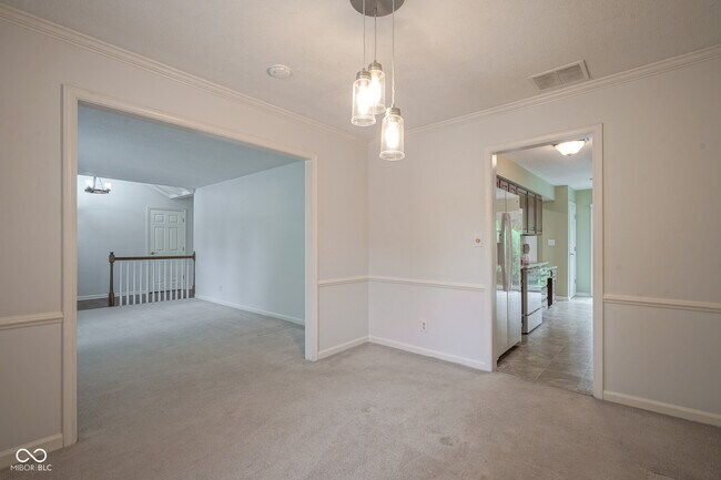 Building Photo - 10924 Lakeshore Dr W