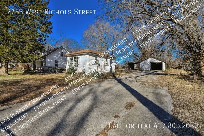 Building Photo - Great Midtown Home with HUGE Yard