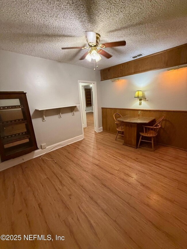 Building Photo - 3914 Herschel St