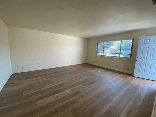 Building Photo - Dublin, Cedar Lane, 3BD/2BA, one-story in Echo Park