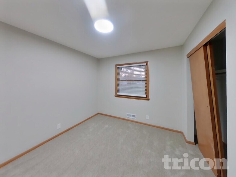 Building Photo - 6928 45th Pl N