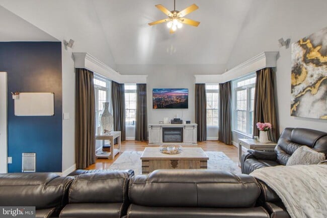Building Photo - 7420 Mayflower Ct