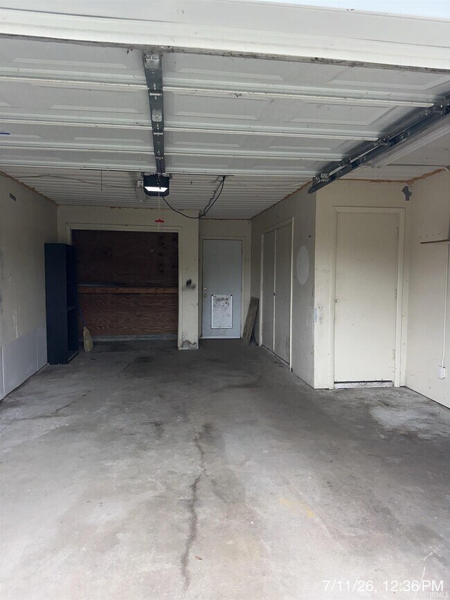Building Photo - 1052 N Lincoln St