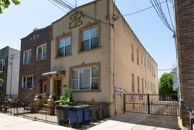 Building Photo - 216 Bay 34th St