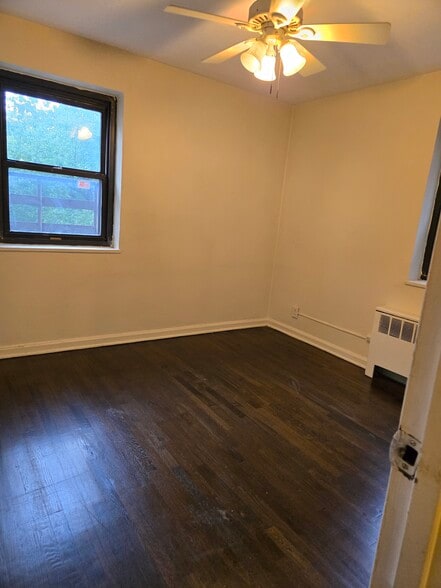 Bedroom - 2329 Hudson Ter