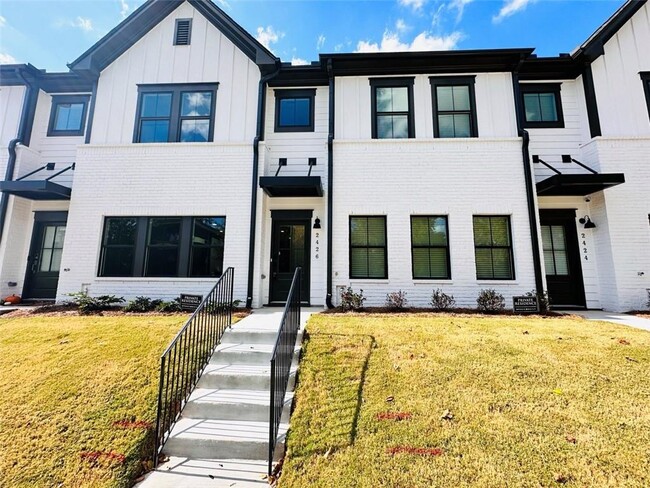 Building Photo - 2426 Lakeshore Ln