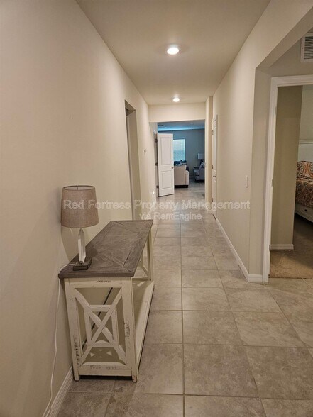 Building Photo - 16031 Enclaves Cove Dr
