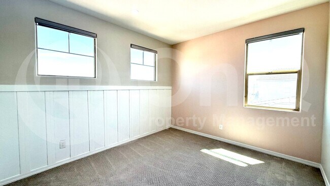 Building Photo - 26410 N Thornhill Dr