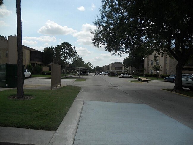 Building Photo - 10555 Turtlewood Ct