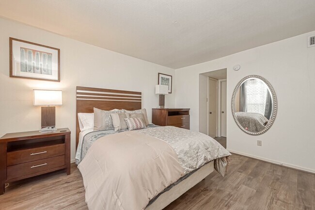 Building Photo - 8433 Hearth Dr