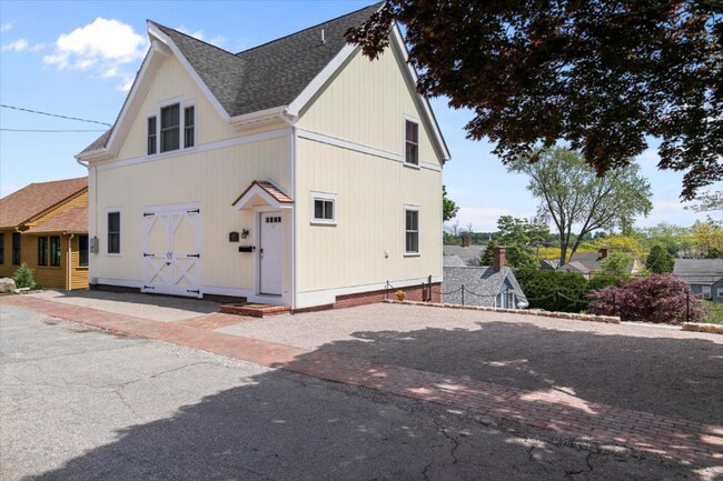 Primary Photo - 2 Ashby St