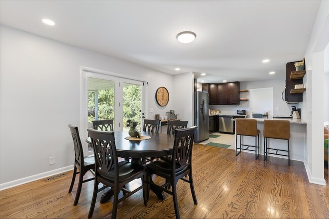 Building Photo - 209 Hazelwood Dr