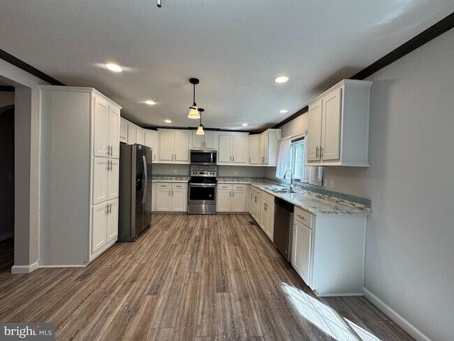 Building Photo - 57 Woodside Dr