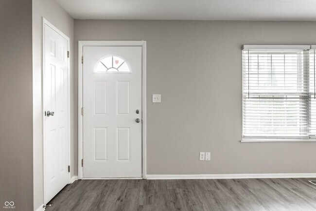 Building Photo - 4839 Oakwood Trail