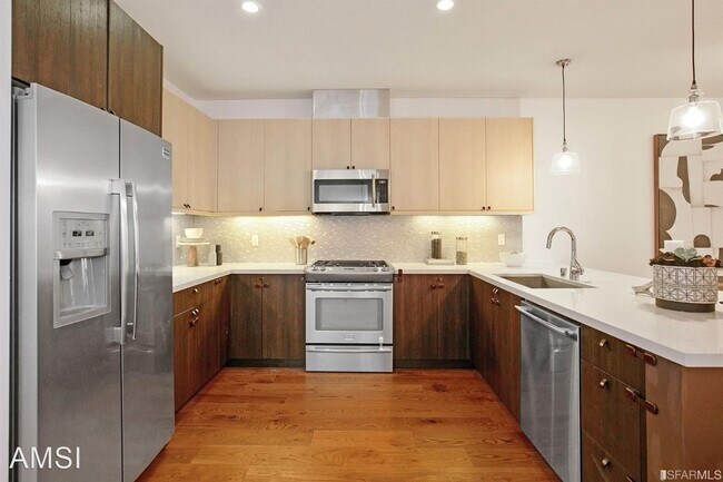 Building Photo - 3 br, 2.5 bath House - 1301 Indiana Street...