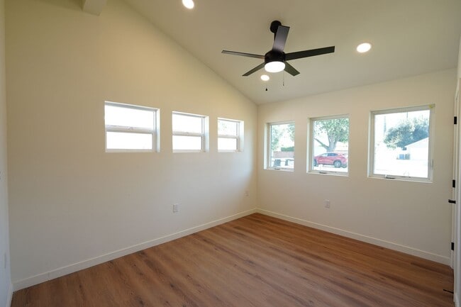 Building Photo - 4805 Charlotte Way