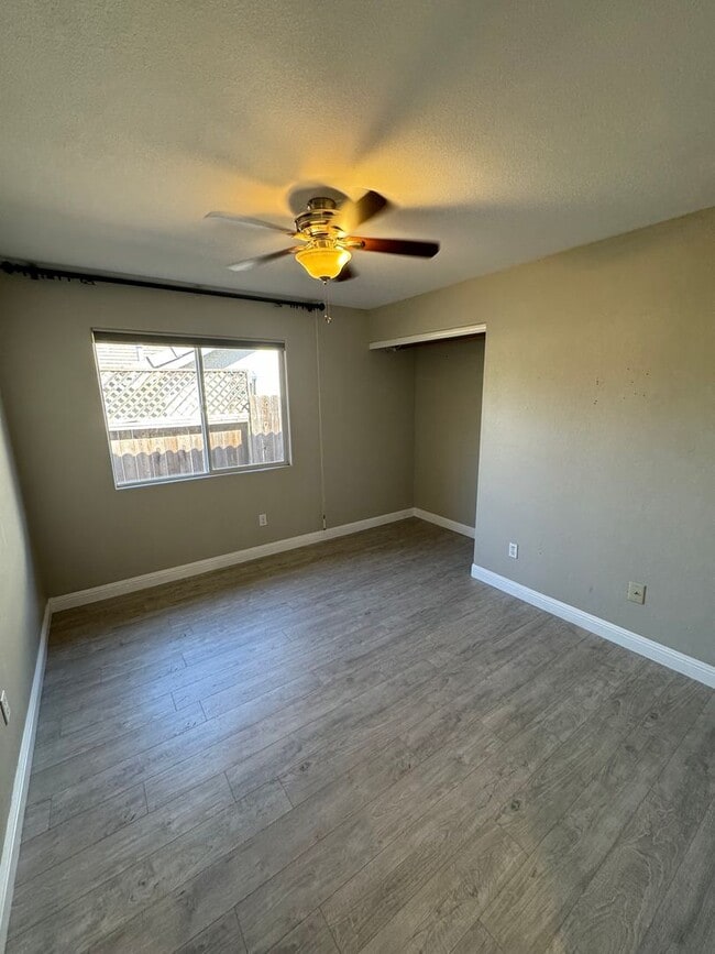 Building Photo - 4-Bedroom Home with Updated Kitchen and Co...