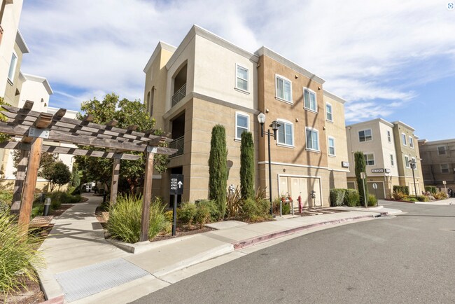 Building Photo - Amazing Newer Constructed 3br/2ba San Ramon Condo for Rent! Top Floor! Centrally Located for Conv...