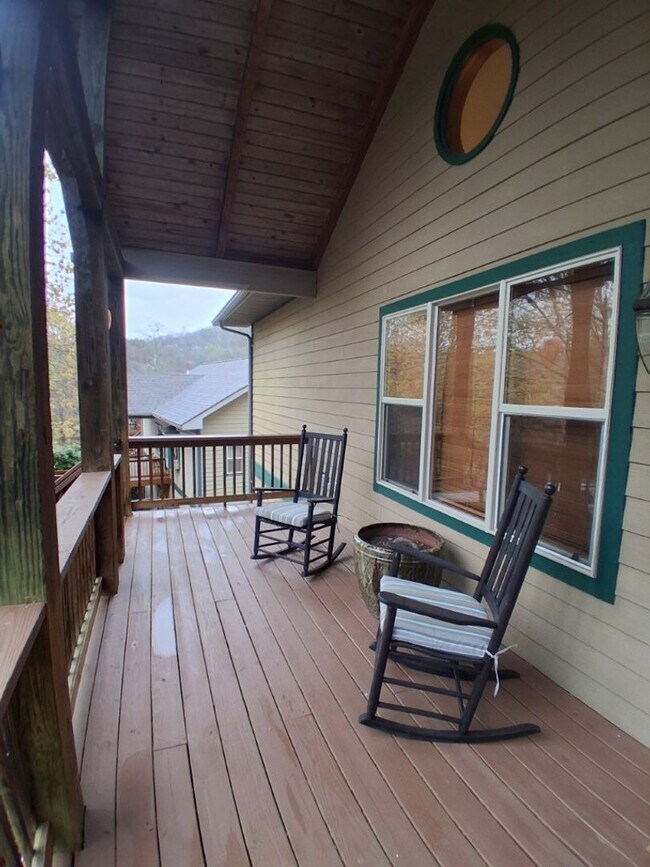 Building Photo - $1,800 - 2 Bed / 2 Bath Furnished Luxury Creekside Condo Overlooking 18th Fairway at SMCC