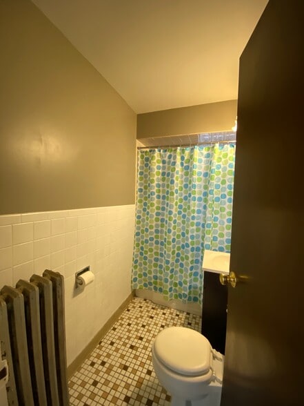 Building Photo - 2232 W Addison St